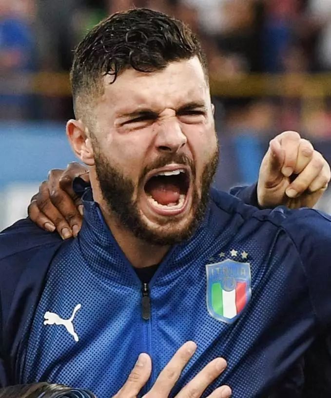 球迷吵翻为 球迷吵翻为