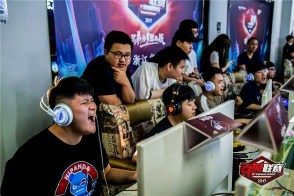 摆到镜头前 摆到镜头前