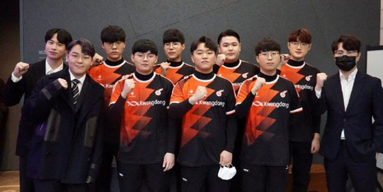 曼联迎战狼队，我真担心被惹毛的阿莫林，会帮利物浦解套！